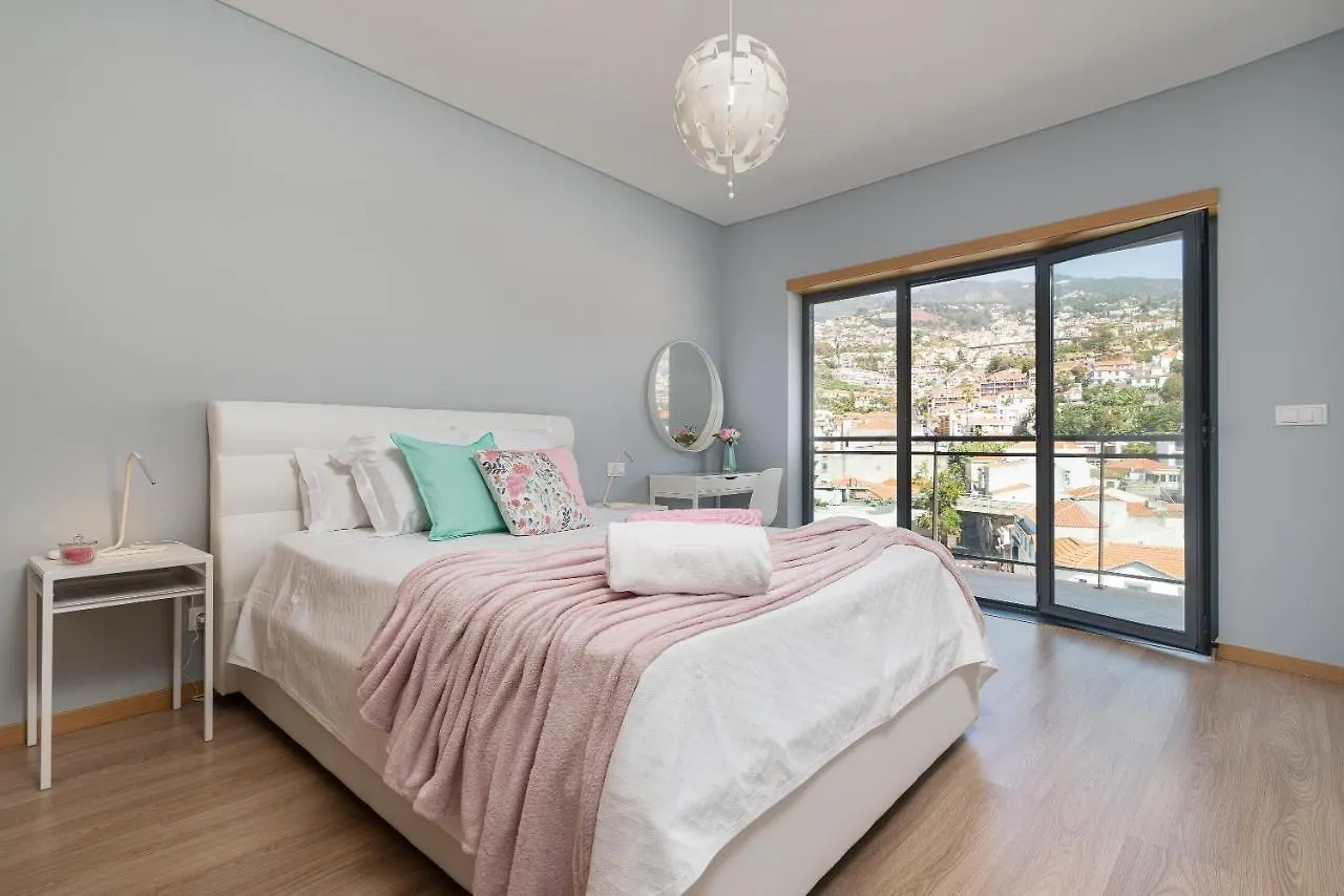 Luxurious Apartment Funchal - Casa Valentina - Rent2U, Lda