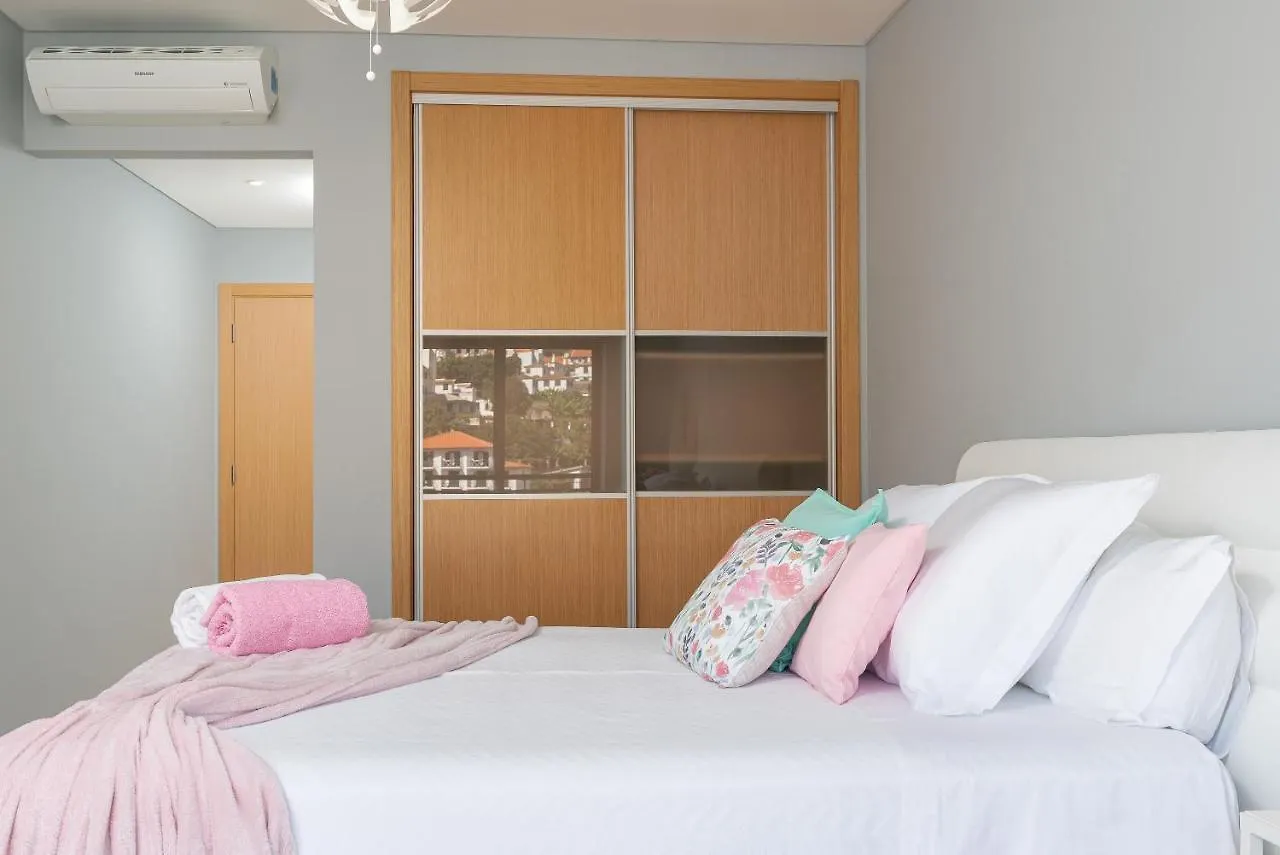 Luxurious Apartment Funchal - Casa Valentina - Rent2U, Lda
