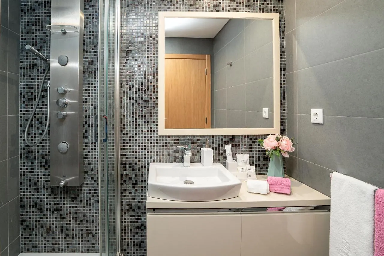Luxurious Apartment Funchal - Casa Valentina - Rent2U, Lda